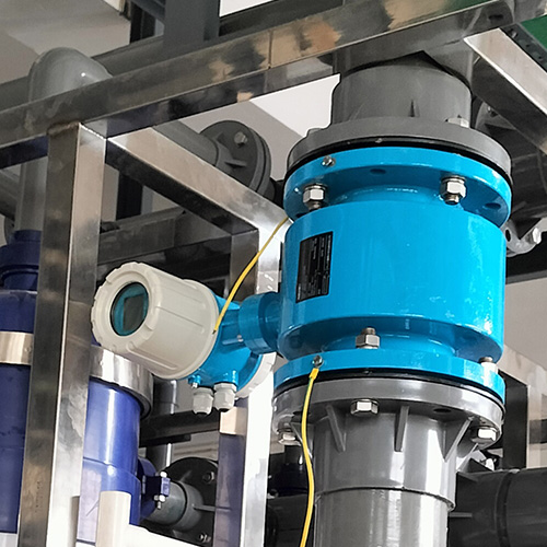 Carbon steel body electromagnetic flow meter